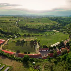 Matyus Udvarhaz Kengyel Fogado Bed & Breakfast