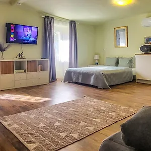 Apartment Mi Casa Vendeghaz -, Eger