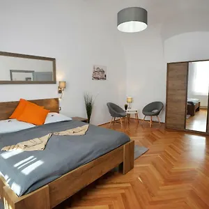 Apartament Pr, Eger