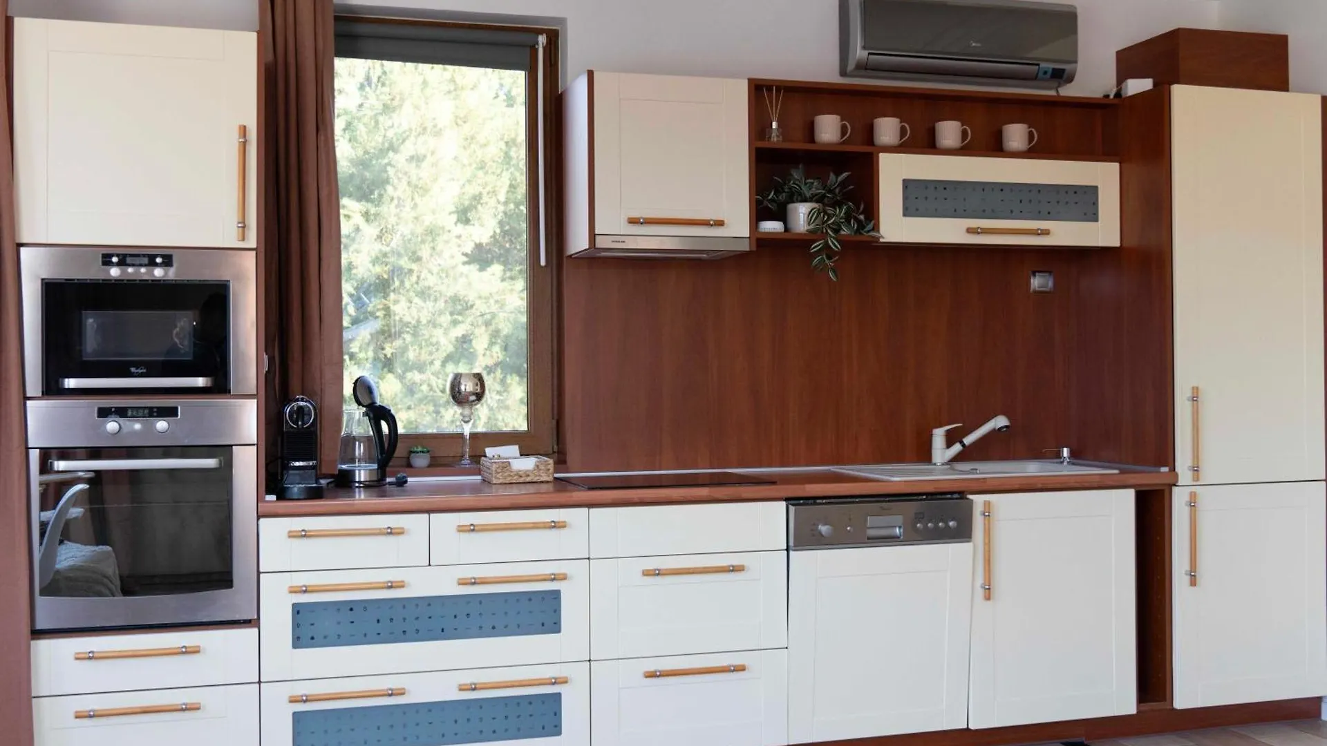 Vinoport Apartmanhaz Eger Aparthotel